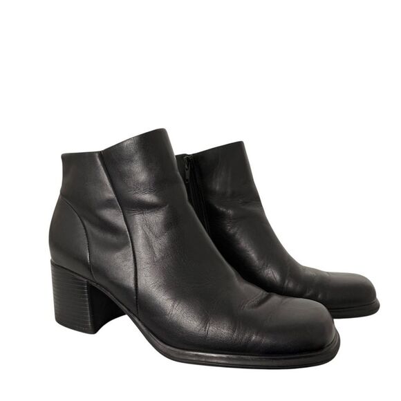 White Mountain Fairchild Black Leather Side Zip Ankle Booties Size 9 - Picture 1 of 7